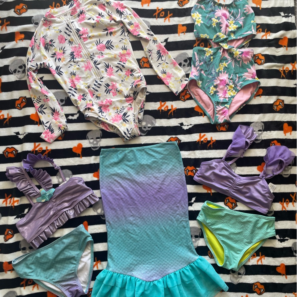 Girls bundle of swim wear Disney size 7/8 💙